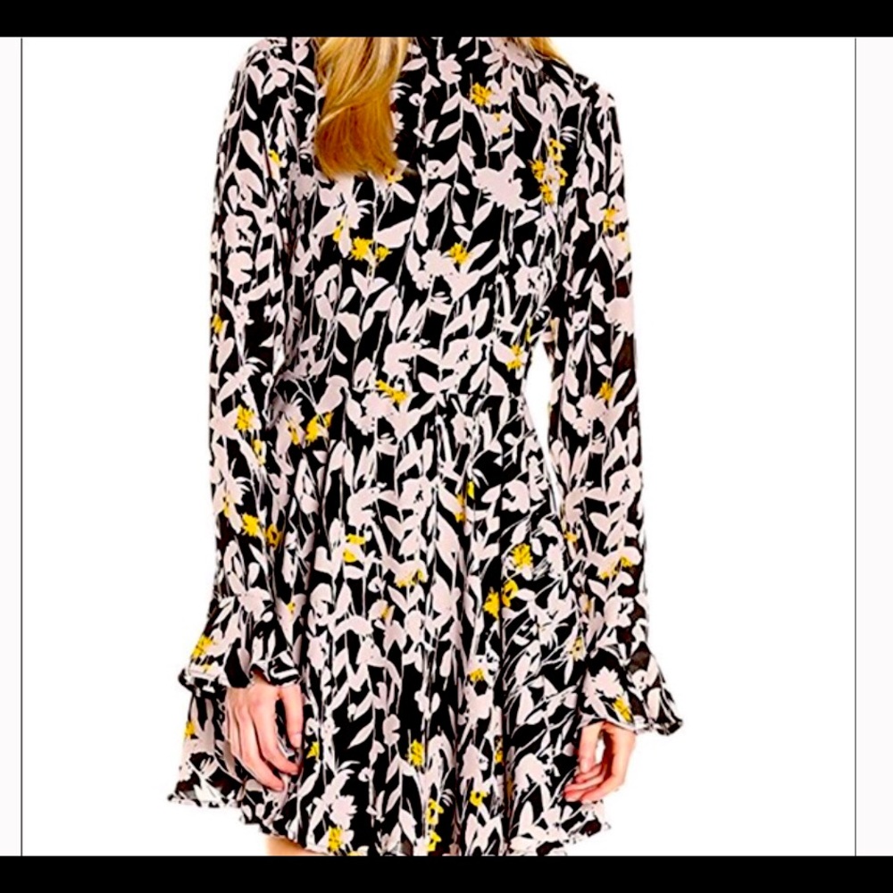 Lovely Guess Moneice black, grey, and yellow floral circle dress 🤩 Thrice worn